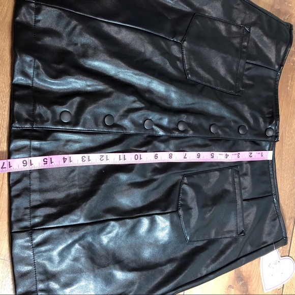 Pleather mini skirt by Sadie Robertson - Picture 8 of 9
